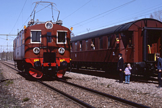D432 gör rundgång i Kilafors 1995-95-13  inför fortsatt resa mot Söderhamn. Resan ingick i arrangemanget "459 kilometer järnväg".