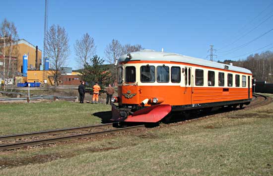 OKBv motorvagn Y8 1135 nere vid Ovako Steel i Hofors 2007-04-21. Detta i samband med Järnvägsmusei Vänners årsmötesresa.